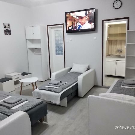 Apartmani Pinokio Nis Bagian luar foto