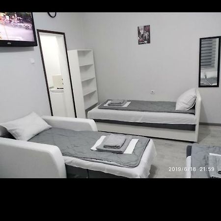 Apartmani Pinokio Nis Bagian luar foto