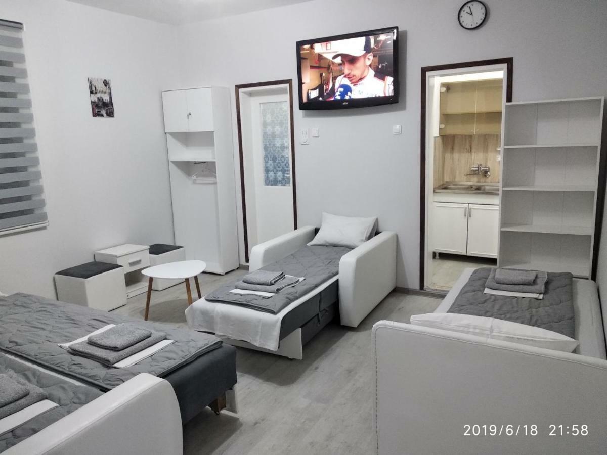 Apartmani Pinokio Nis Bagian luar foto