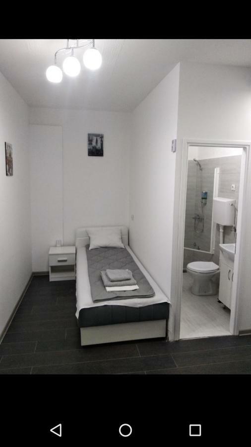 Apartmani Pinokio Nis Bagian luar foto