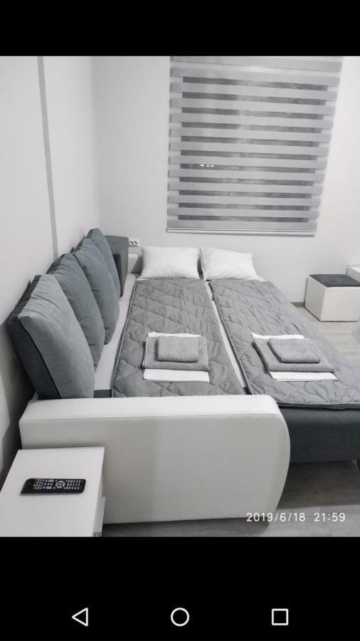 Apartmani Pinokio Nis Bagian luar foto