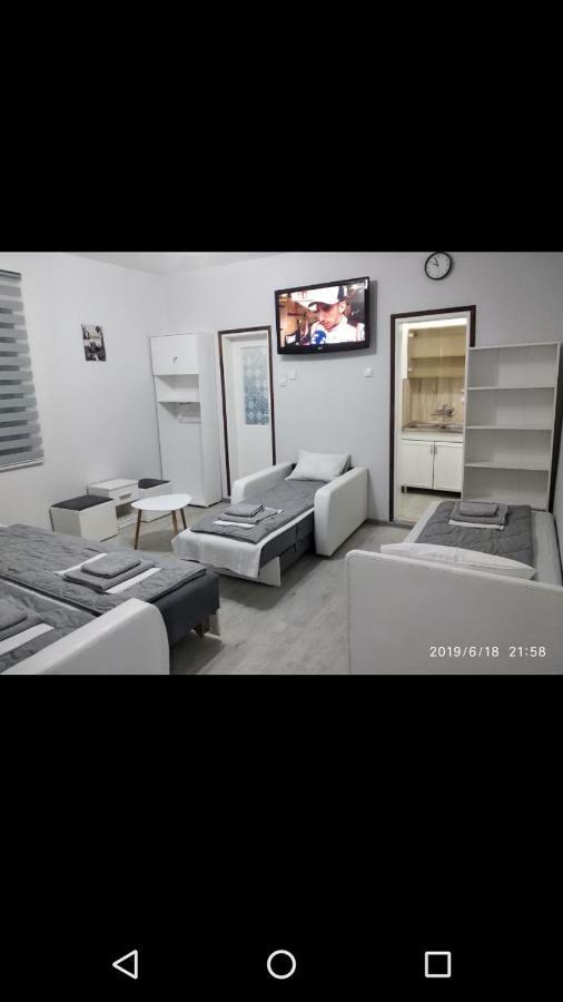 Apartmani Pinokio Nis Bagian luar foto