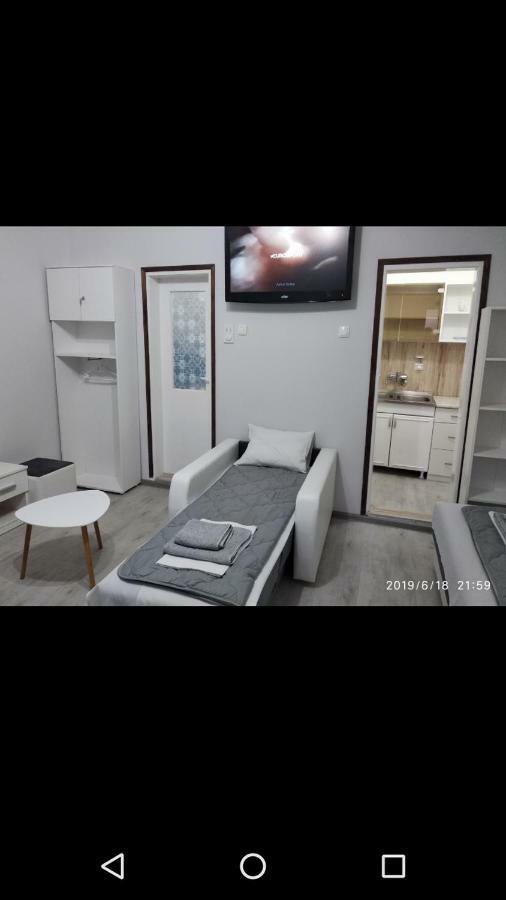 Apartmani Pinokio Nis Bagian luar foto